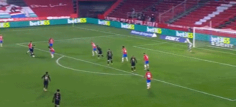 曼城主场对阵桑德兰，主场优势明显，福登状态火热，预计全取三分。