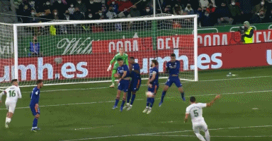 图片报：尤文和费内巴切想冬窗签磁卡，但球员不考虑提前离队